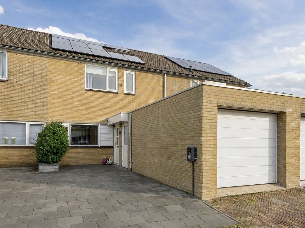 Tollenshof 17, HELLEVOETSLUIS