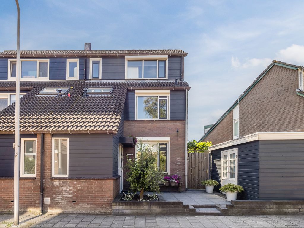 Jhr Mr A F de Savornin Lohmanstraat 86, ZUIDLAND