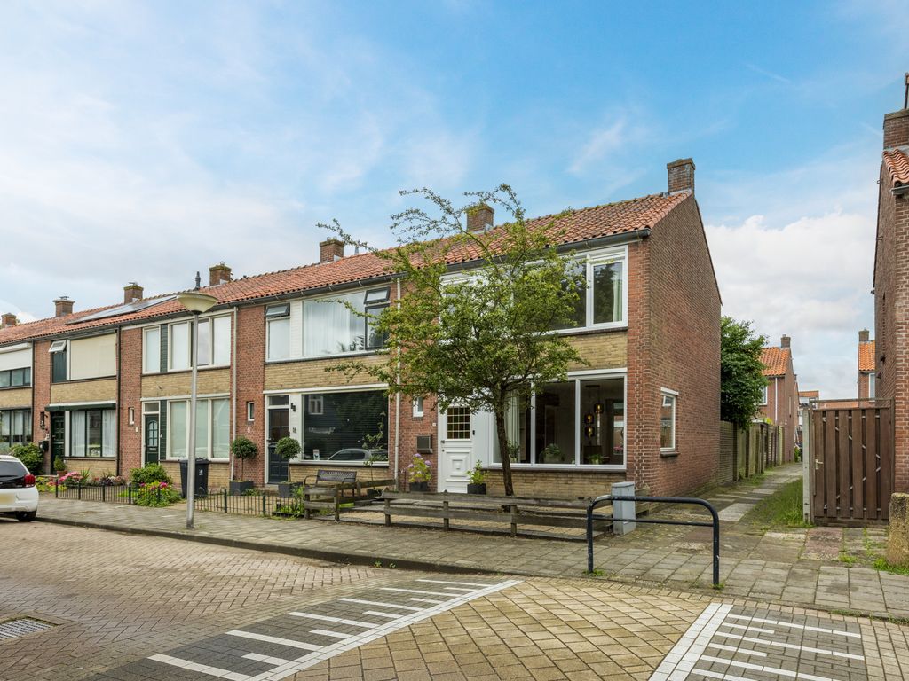 Aalbrecht van Beijerenstraat 16, HELLEVOETSLUIS