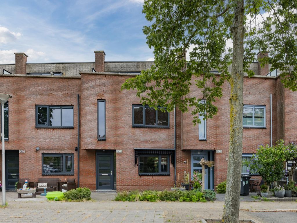 Rondostraat 43, HELLEVOETSLUIS