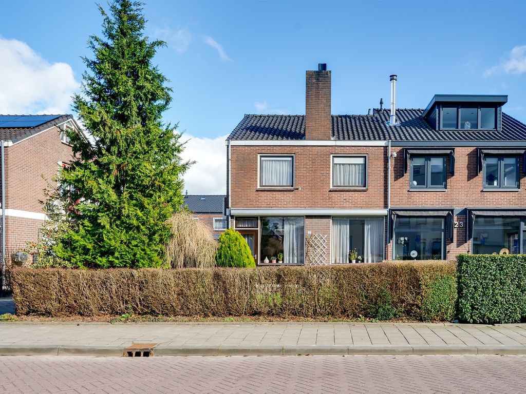 Maasstraat 21, Barendrecht