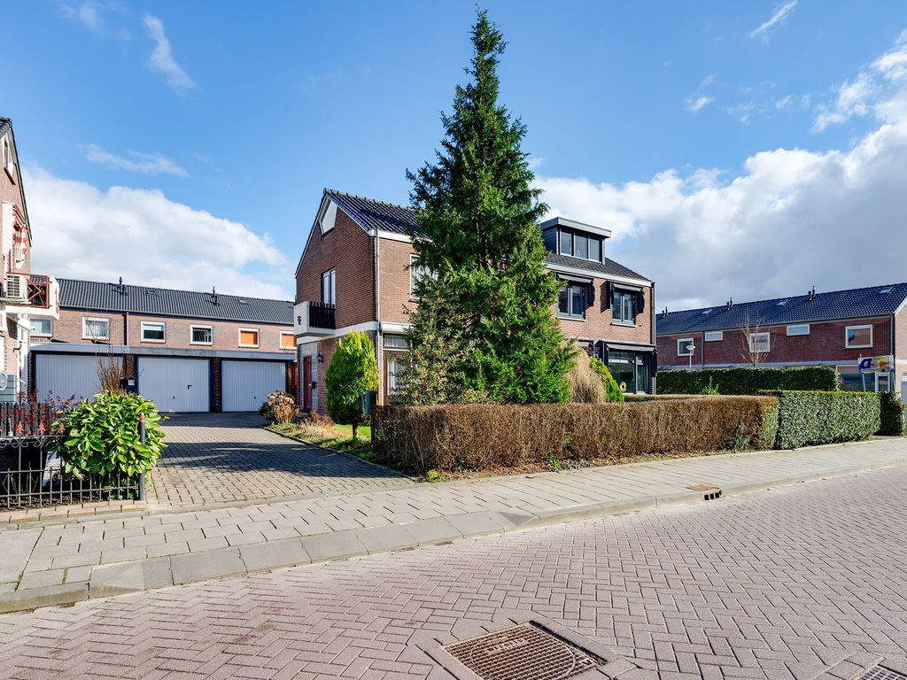 Maasstraat 21, Barendrecht