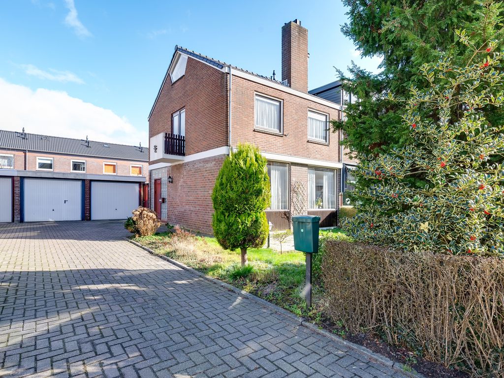 Maasstraat 21, Barendrecht