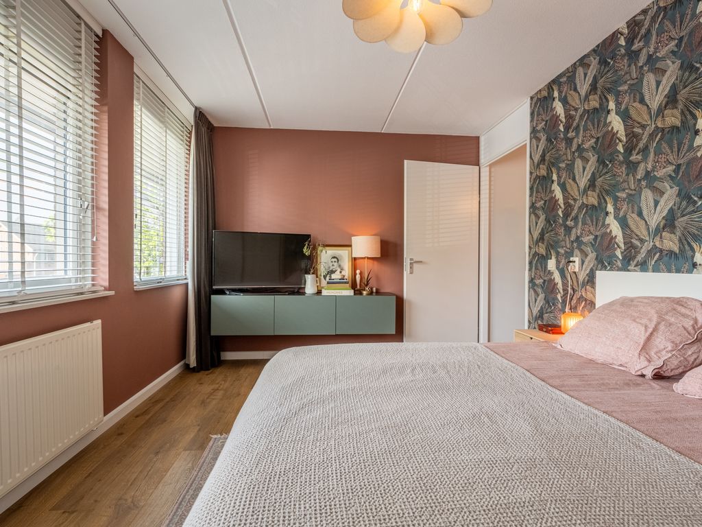 Jan van Almondestraat 14, Poortugaal