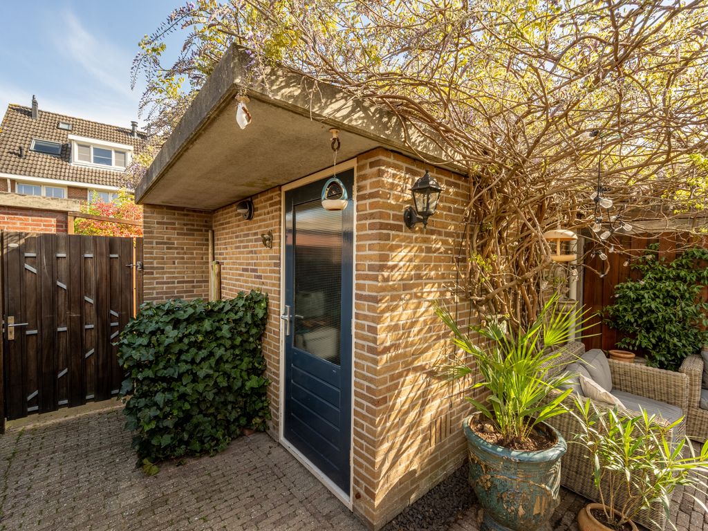 Jan van Almondestraat 14, Poortugaal