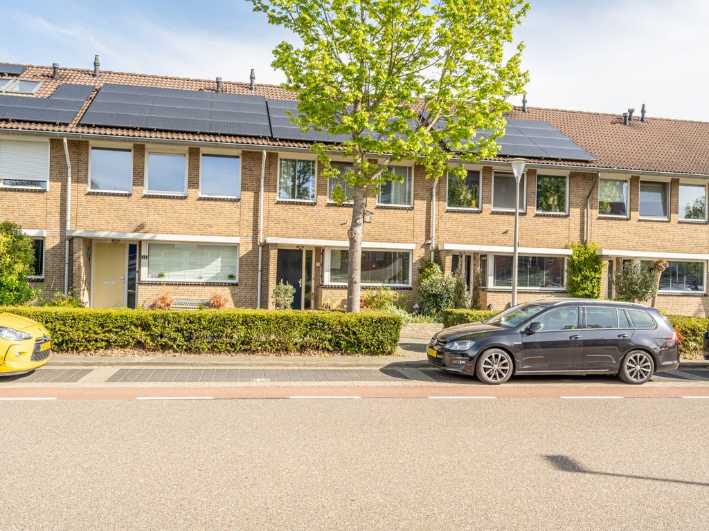 Jan van Almondestraat 14, Poortugaal