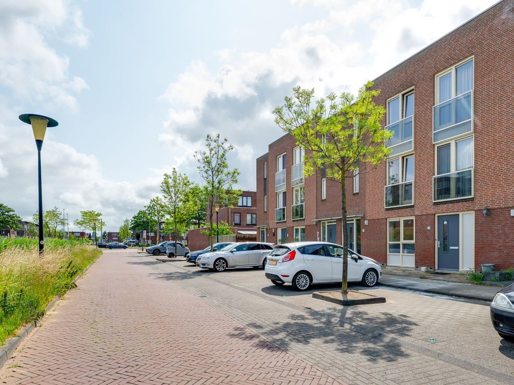 Van Ommerenhaven 10, Barendrecht