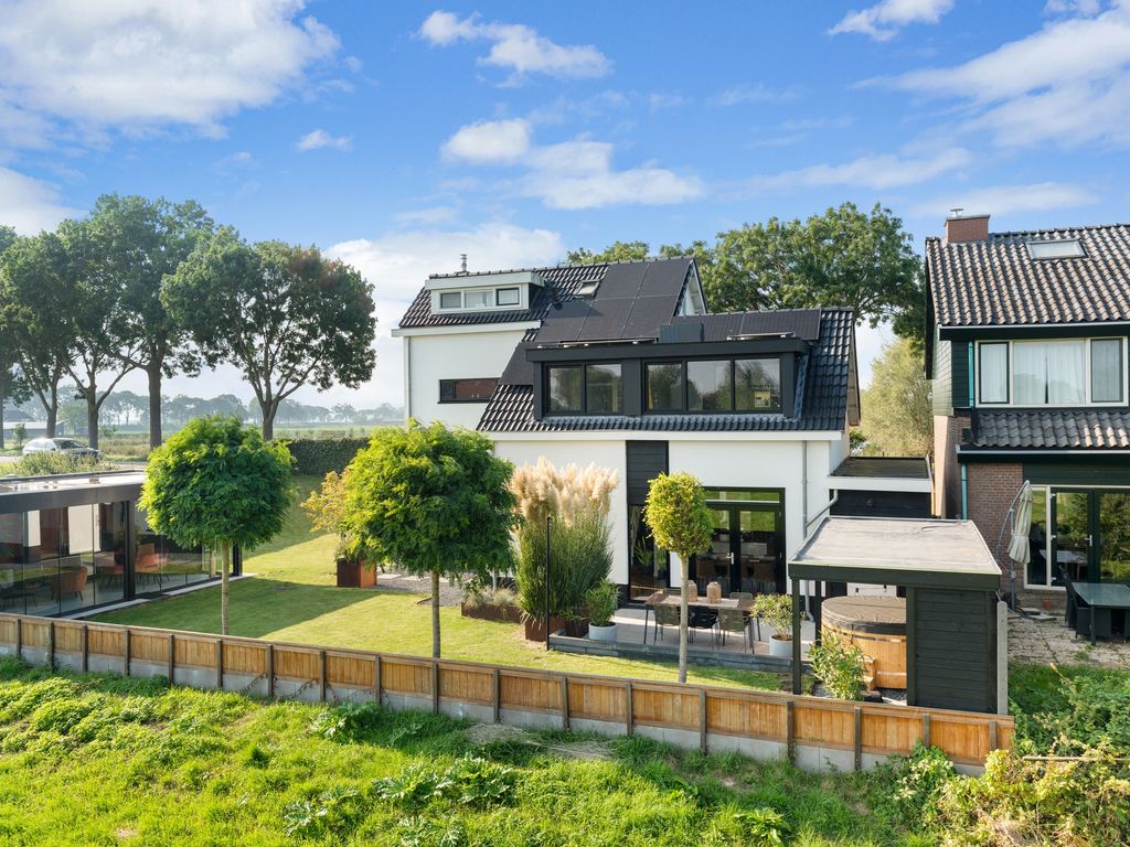Essendijk 72, Rhoon
