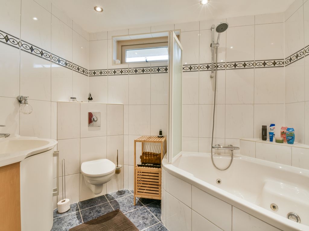 Pieter Johan Tijkenstraat 13, Poortugaal