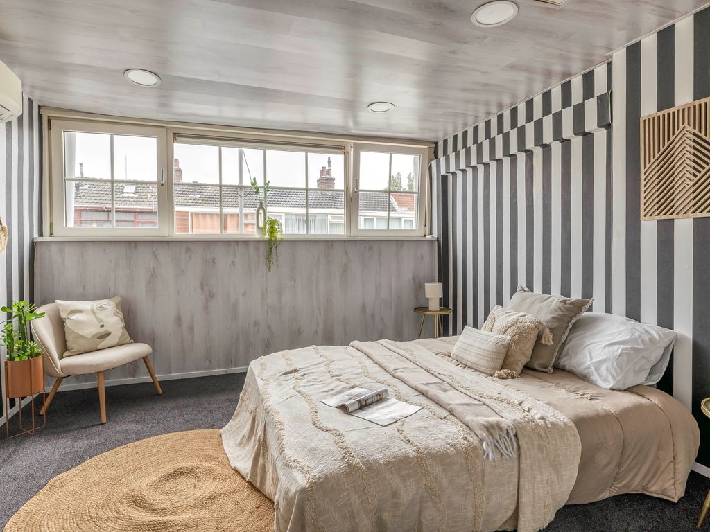 Zwartewaalsestraat 25, Schiedam