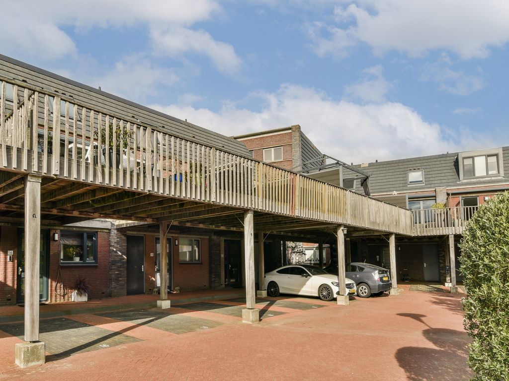 Olijfhout 18, Barendrecht