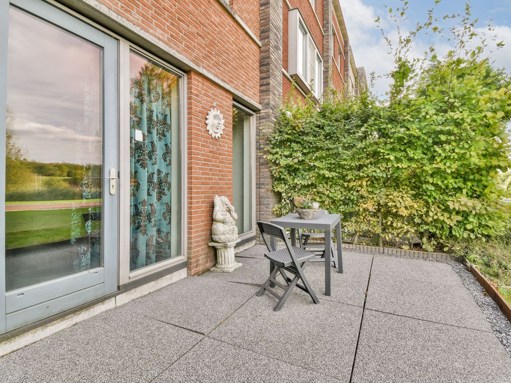 Olijfhout 18, Barendrecht