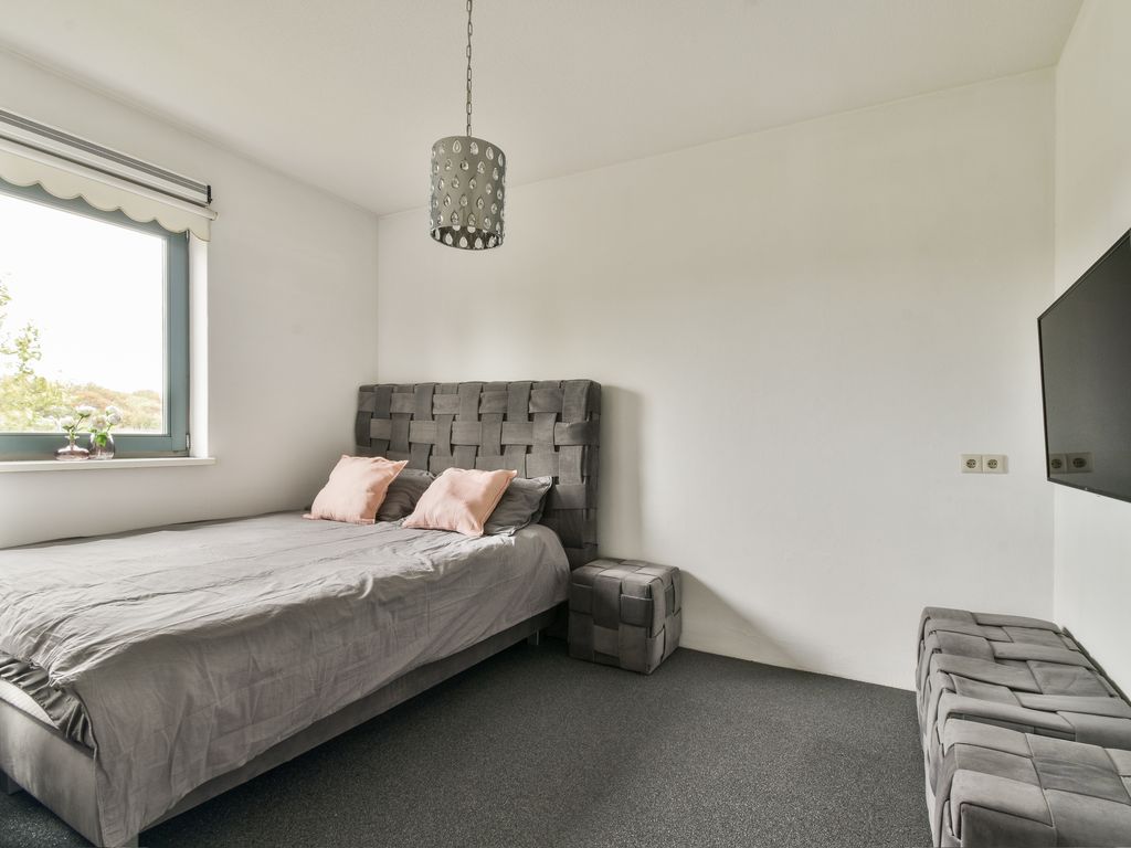 Olijfhout 18, Barendrecht