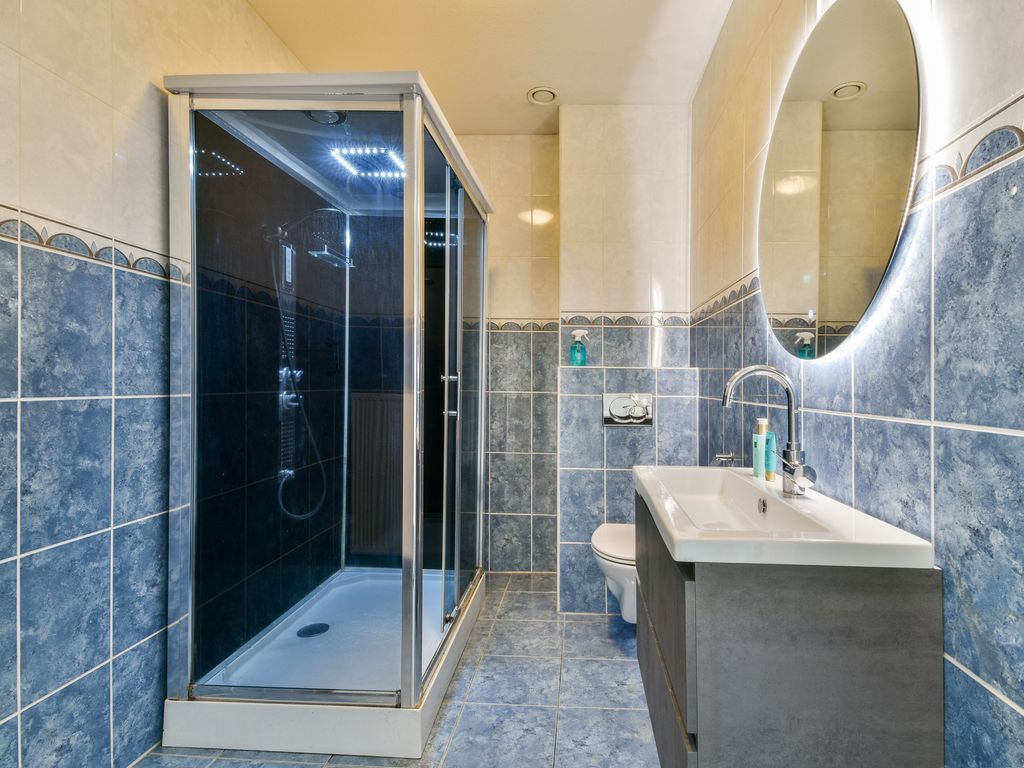 Olijfhout 18, Barendrecht