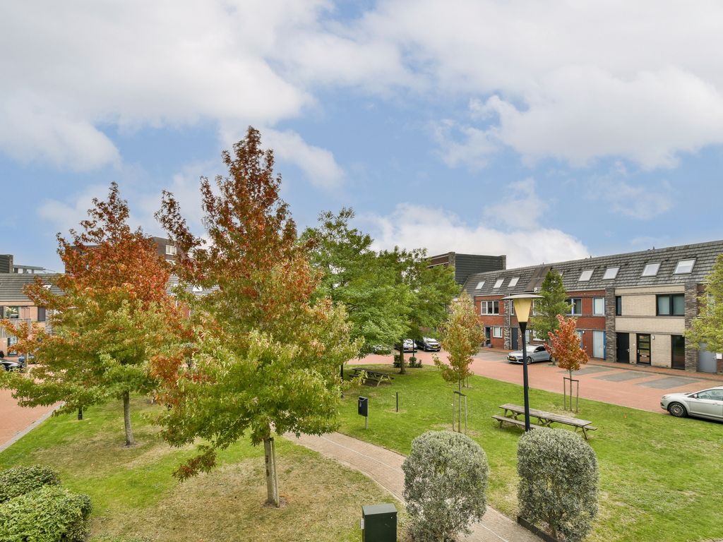 Olijfhout 18, Barendrecht