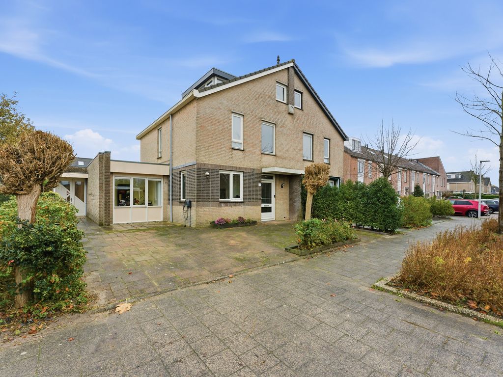 Brahmsstraat 18, Barendrecht