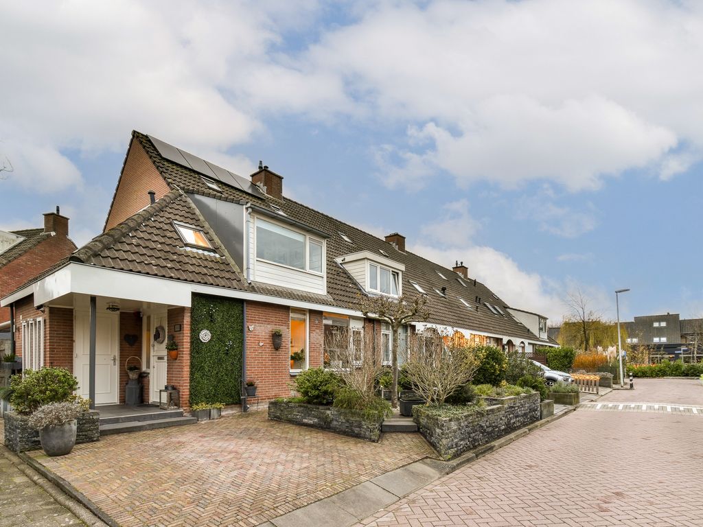 Karveel 1, Barendrecht