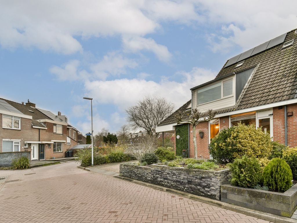 Karveel 1, Barendrecht