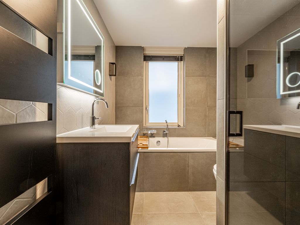 Forum 27, Poortugaal