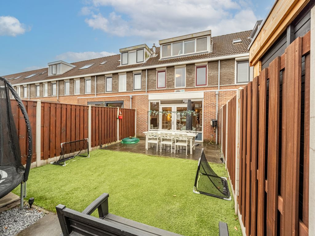 Forum 27, Poortugaal