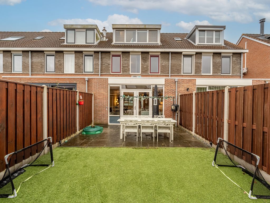 Forum 27, Poortugaal