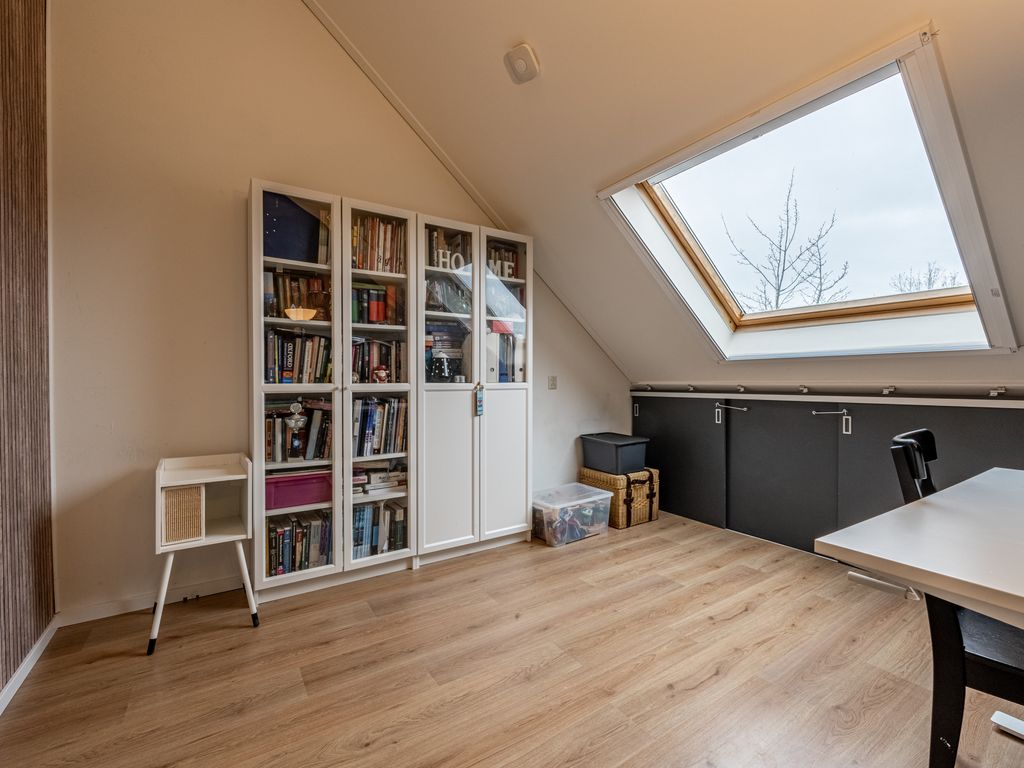 Forum 27, Poortugaal