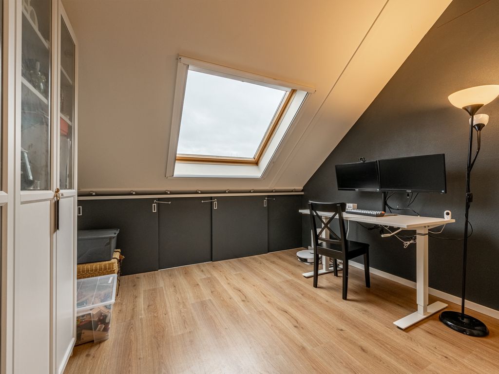 Forum 27, Poortugaal