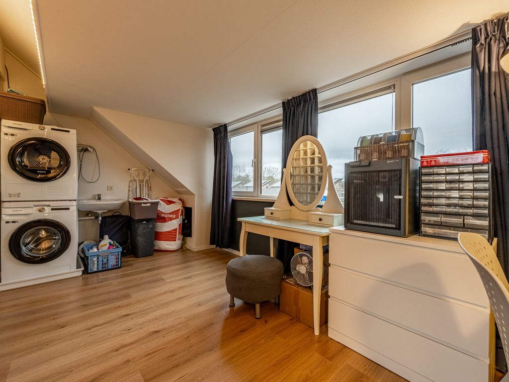 Forum 27, Poortugaal