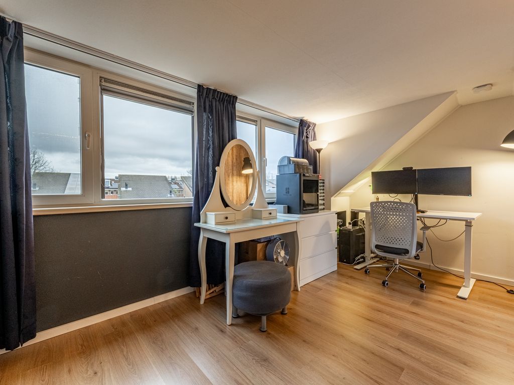 Forum 27, Poortugaal