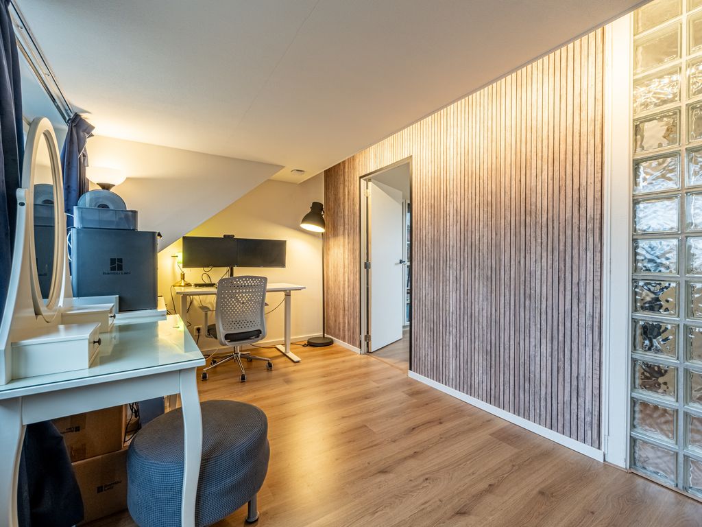 Forum 27, Poortugaal