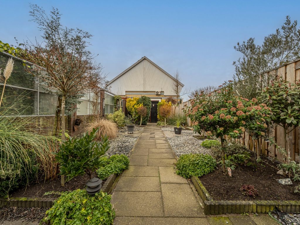 Talmaweg 84, Barendrecht