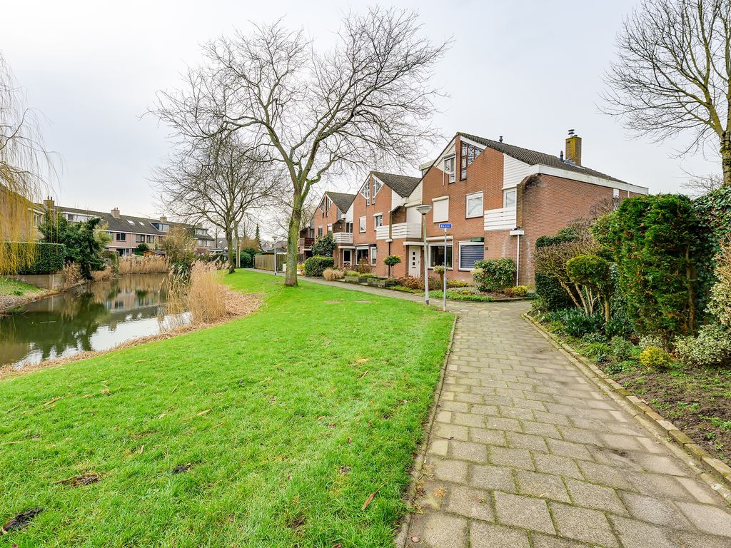 Boeier 68, Barendrecht