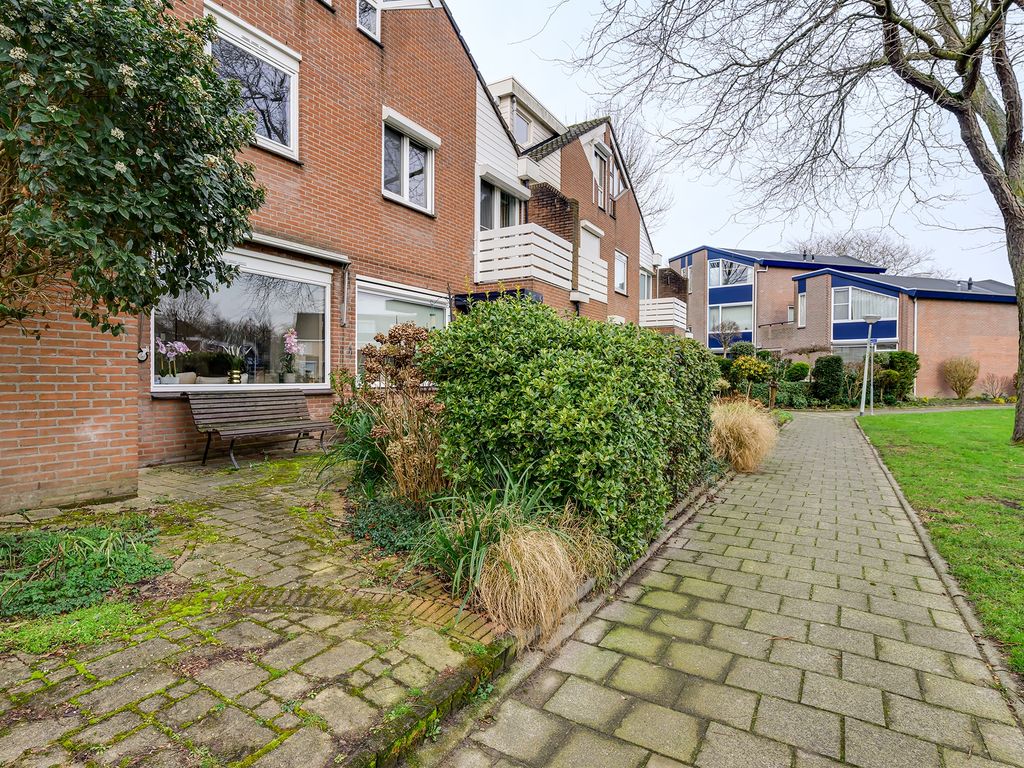 Boeier 68, Barendrecht