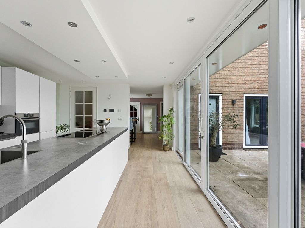 F. van der Poest Clementlaan 51, Poortugaal