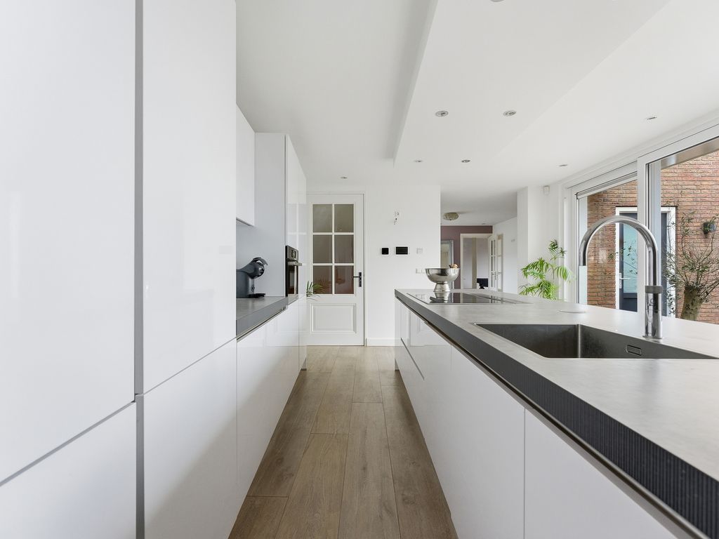 F. van der Poest Clementlaan 51, Poortugaal