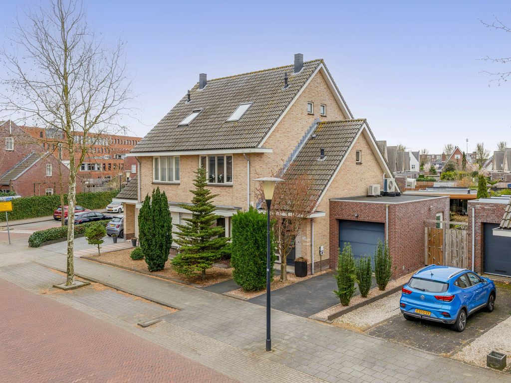 Vrijenburglaan 76, Barendrecht