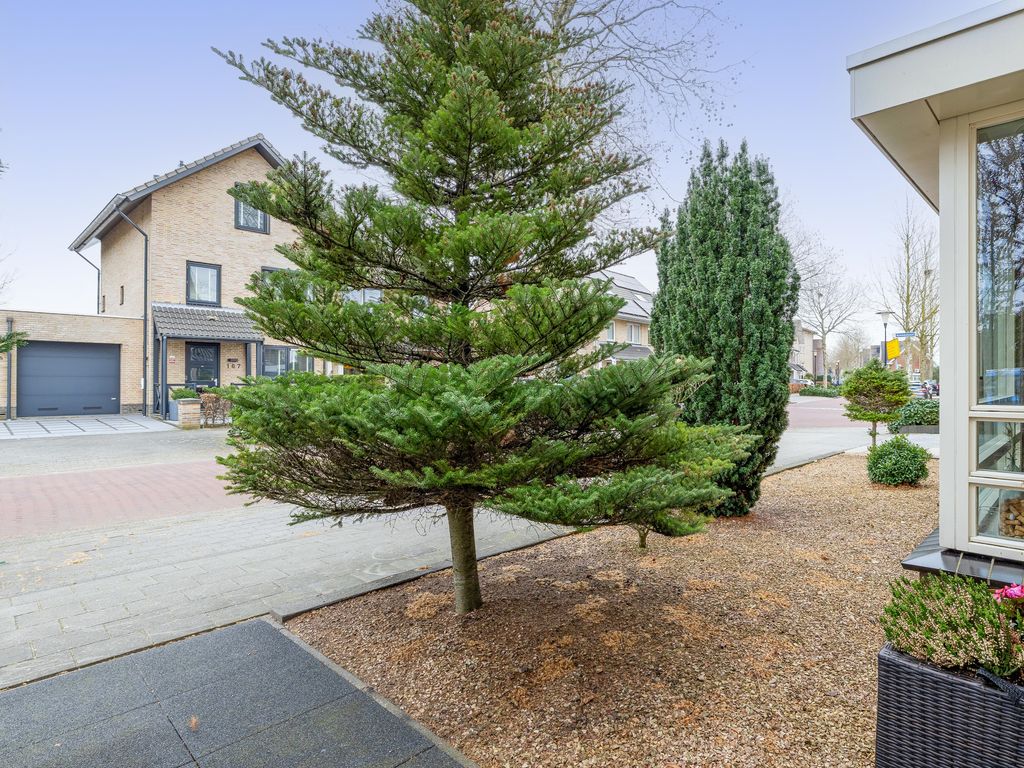 Vrijenburglaan 76, Barendrecht