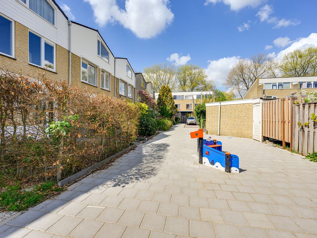 Willem-Alexanderplantsoen 31, Barendrecht