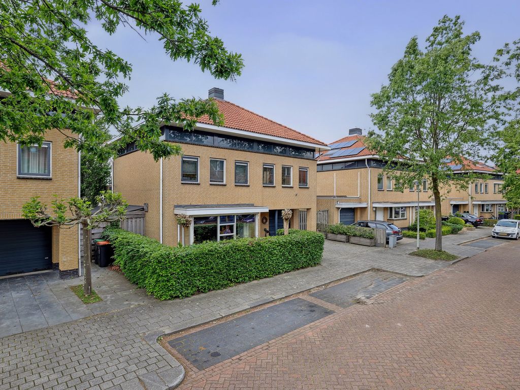 Bouwlust 125, Rhoon