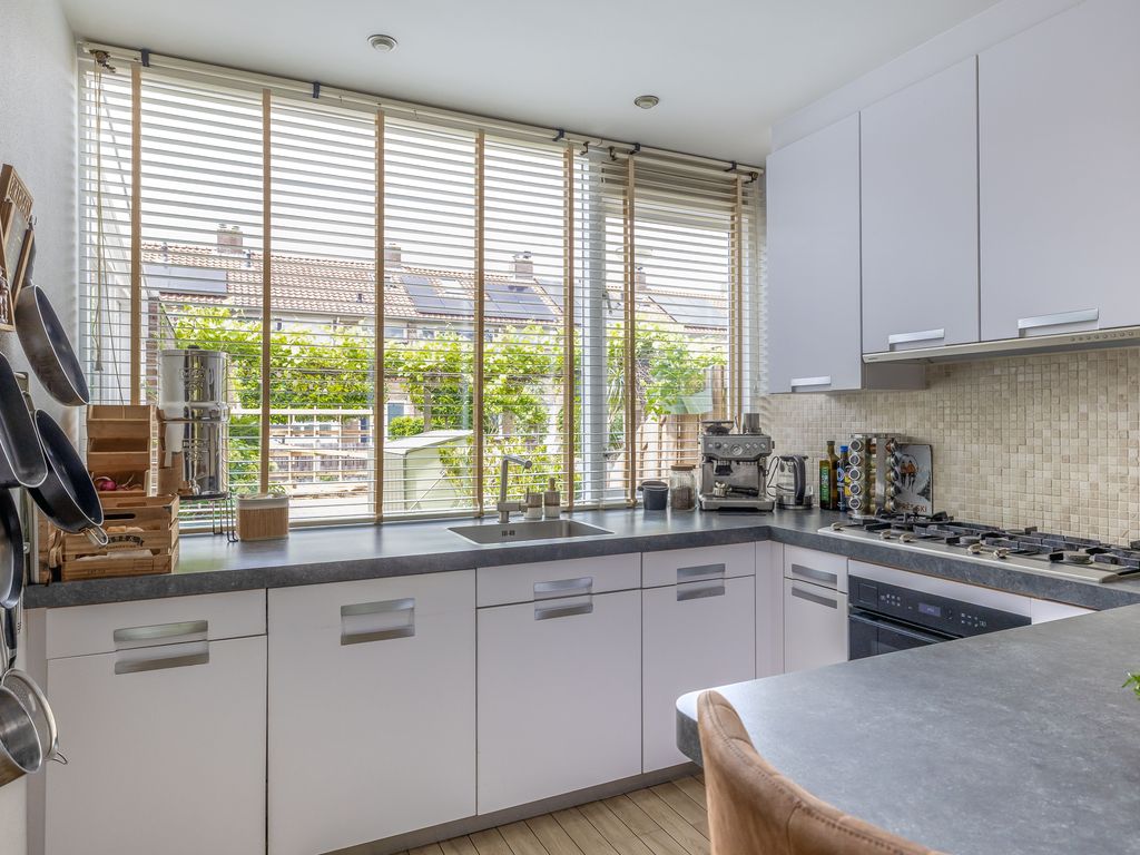 Bernhardstraat 27, Rhoon