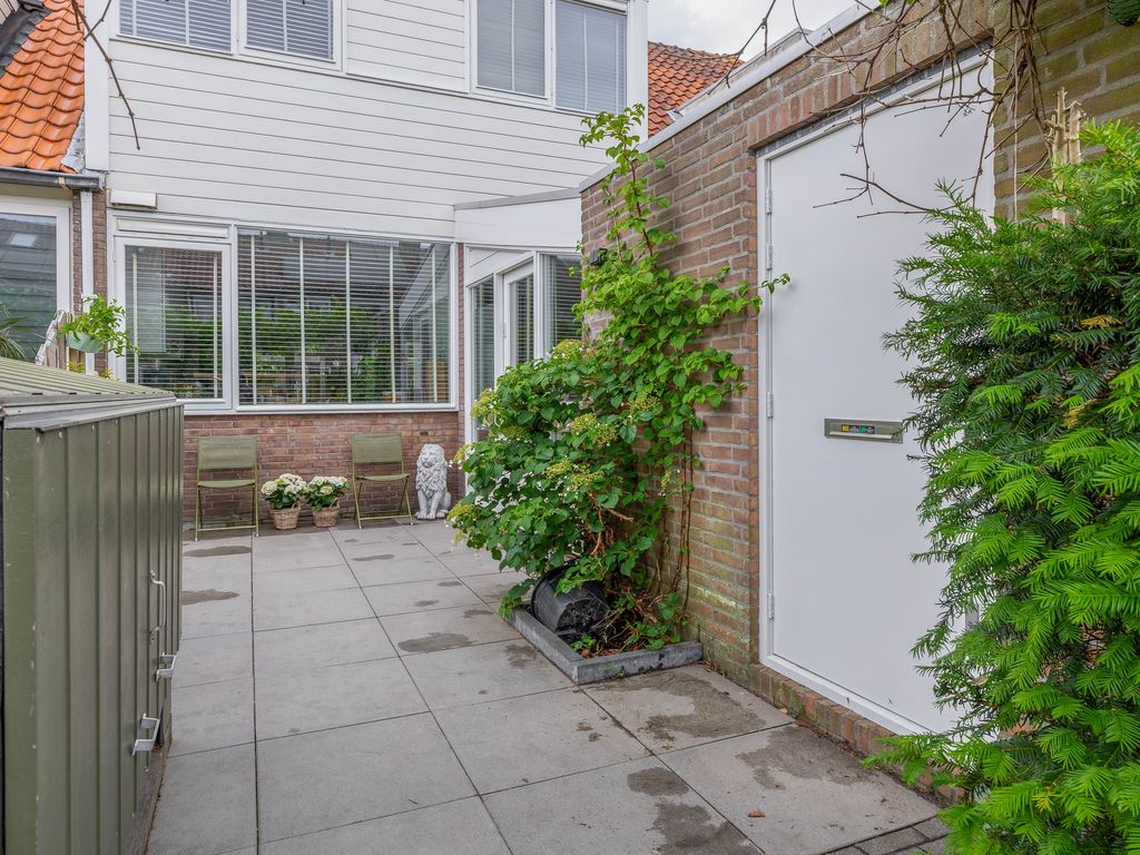 Bernhardstraat 27, Rhoon