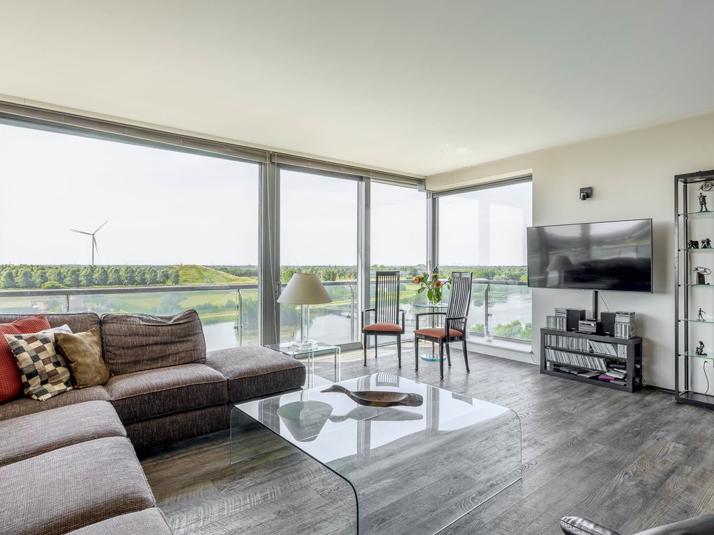 Steekkant 107, Barendrecht