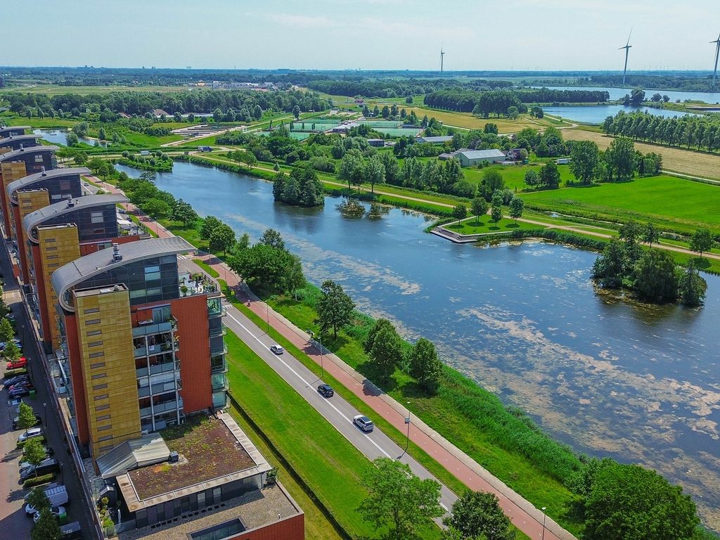Steekkant 107, Barendrecht