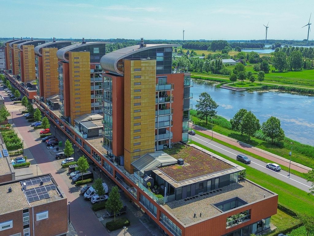 Steekkant 107, Barendrecht