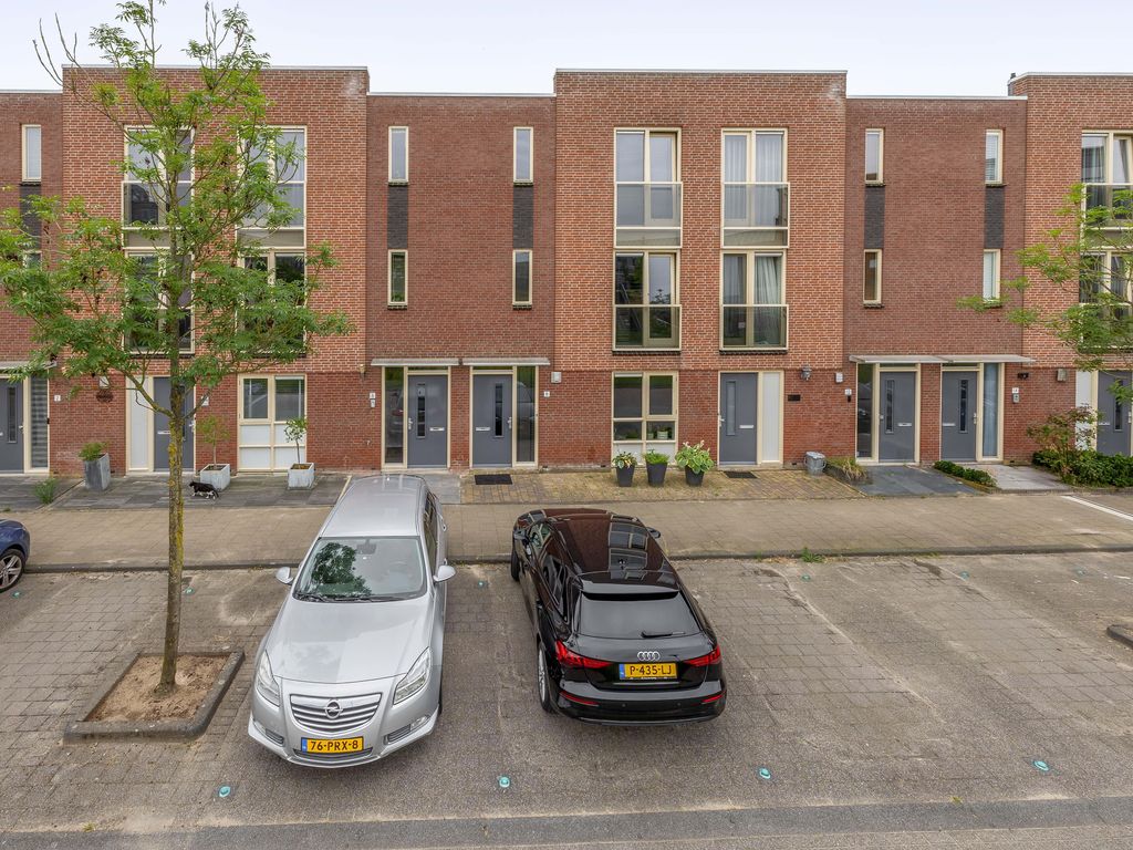 Van Ommerenhaven 6, Barendrecht