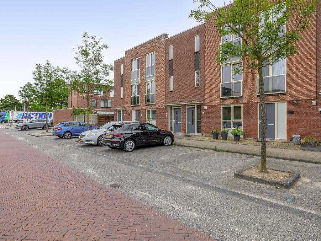 Van Ommerenhaven 6, Barendrecht