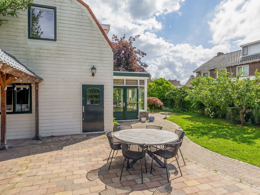 Kerkweg 27, Barendrecht