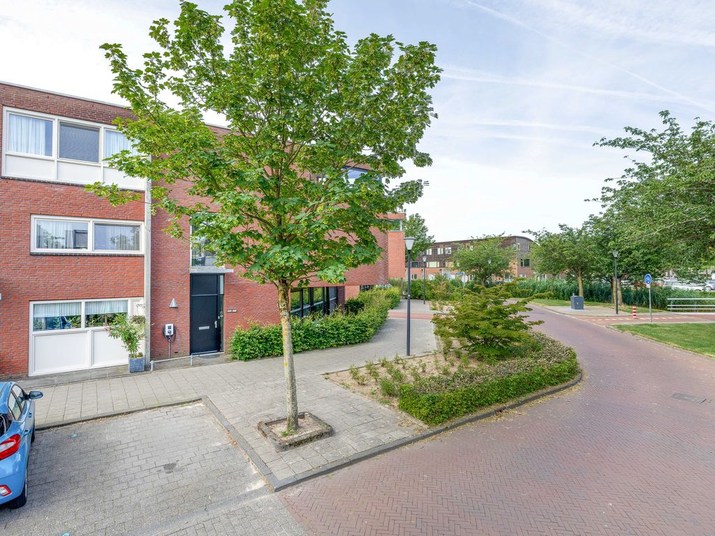 Zalmwater 23, Barendrecht