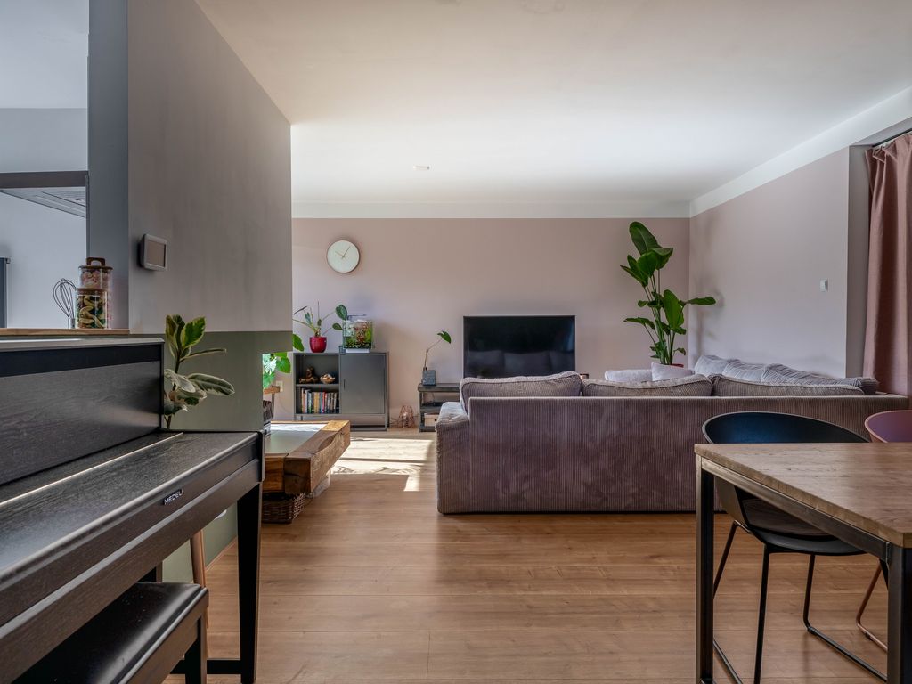Zwaluw 56, Hoogvliet Rotterdam