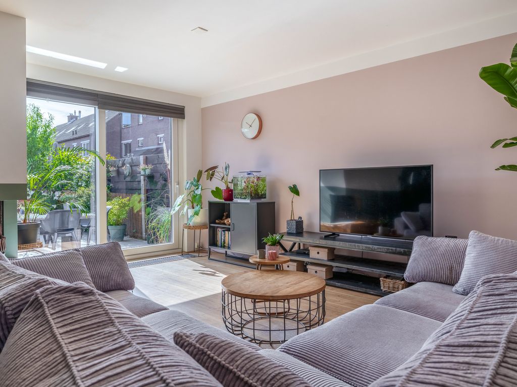 Zwaluw 56, Hoogvliet Rotterdam